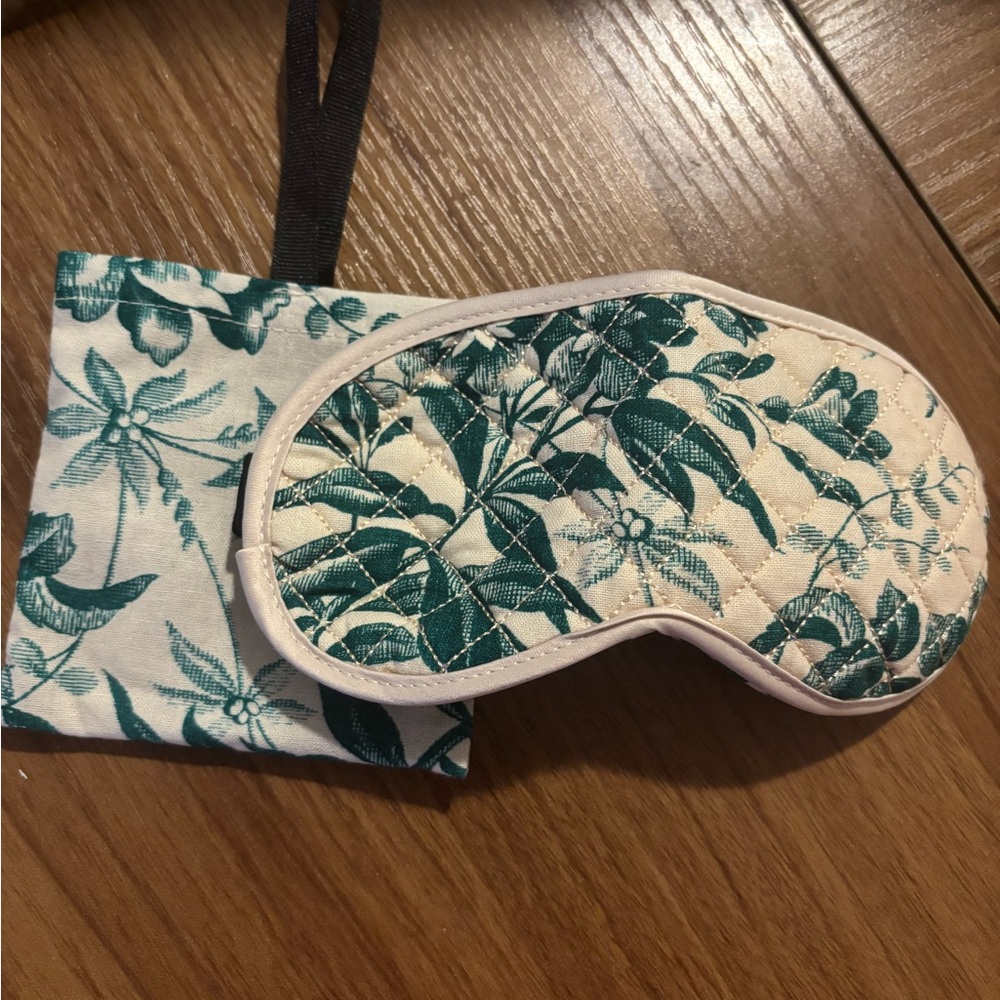 Gucci Teal and Cream Sleep Mask with Pouch